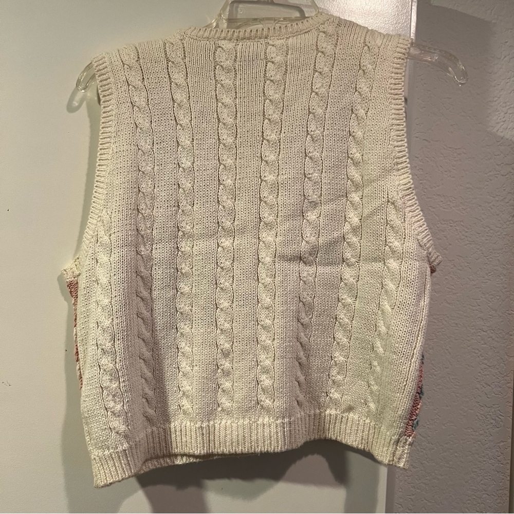 Lizsport Petite - Cream & Pink Floral V-Neck Sweater Vest - Picture 2 of 3
